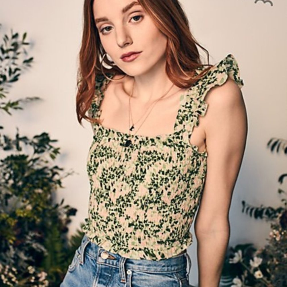 🍃 Smocked Floral print top by Kate Hudson